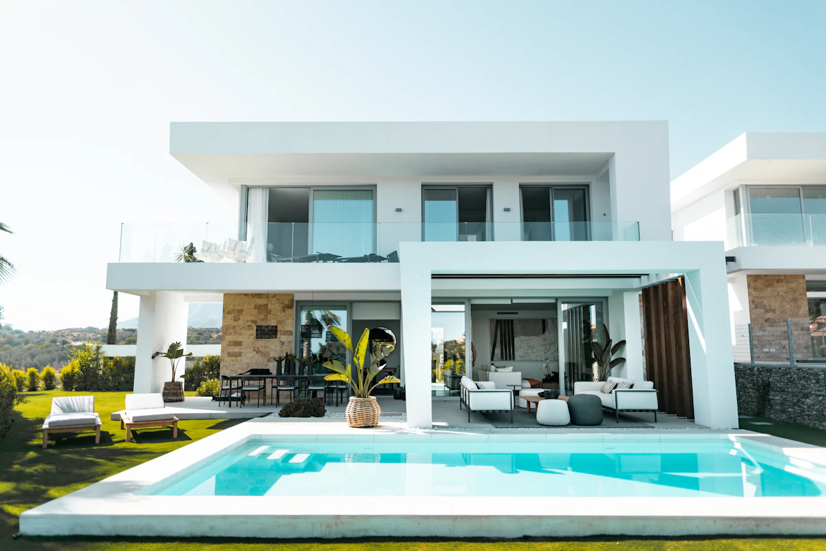 Contemporary residence with clean volumes and an outdoor terrace